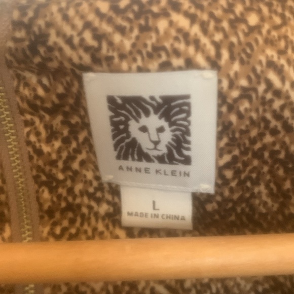 Brown and gold patterned shell - Picture 5 of 11